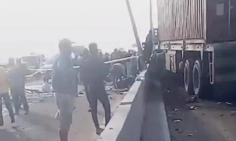 Αίγυπτος: Δεκαεννέα νεκροί μετά από σύγκρουση φορτηγού με λεωφορείο